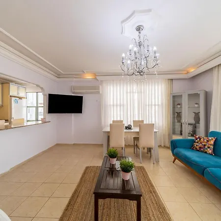 Central & Cozy Apartment Close To Beach In Alanya شقة